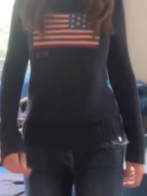 RL tröja  - Säljer min jättefina Ralph lauren stickade usa tröja som är perfekt nu till det kyligare vädret! Tröjan är i S och en defekt är att det är en Slime fläck på ena armen, därav priset. Annars jättefint skick skriv gärna om ni har några frågor eller är intresserade så svarar jag så fort som möjligt💓💓