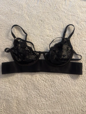 Spets BH - Superfin Bh med spets från Nelly. Nypris: ca 299kr. Storlek 80A/ Storlek Small