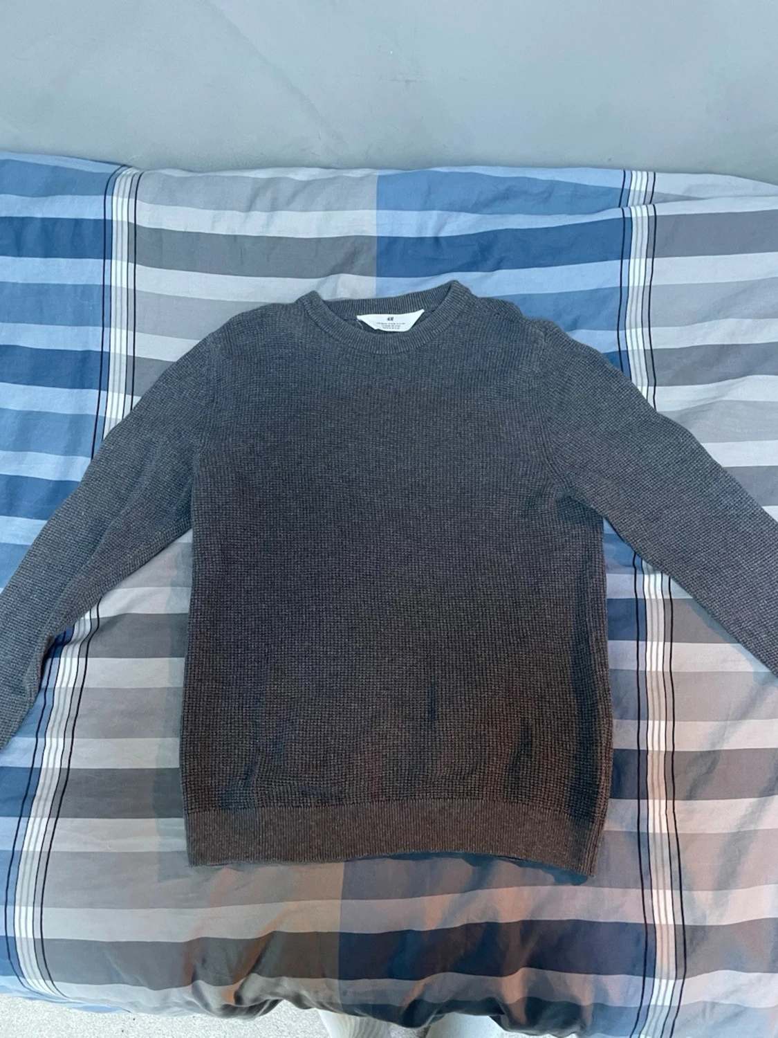 Mörkgrå stickad tröja