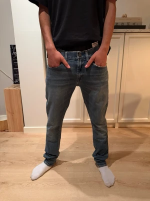 Dondup George  - Dondup jeans george storlek 30 ny pris 4000 har mått vid midja och längd. Hör av dig vid frågor?