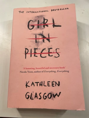 Girl in Pieces av Kathleen Glasgow - Inte läst💗