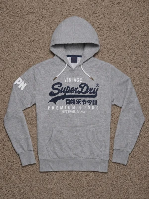 Superdry Hoodie Grå - Superdry Hoodie Grå - Storlek: S - Pris: 599kr - Först till Kvarn! 