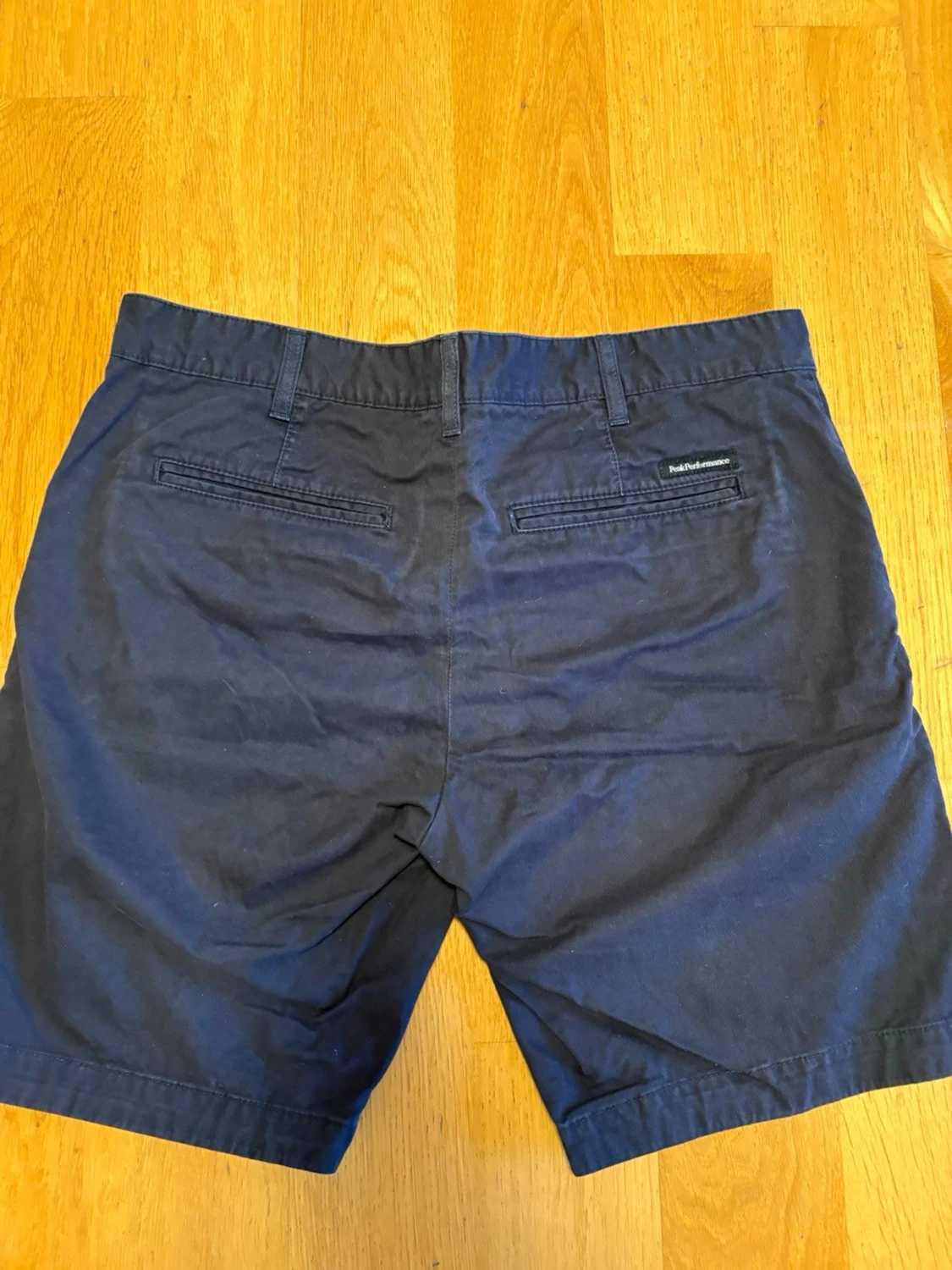 Mörkblå bomullsshorts med fickor - 1