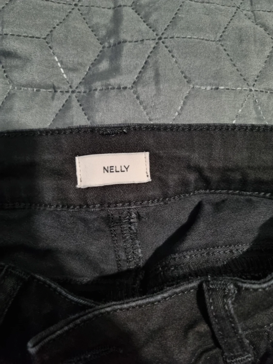 Svarta utsvängda jeans från Nelly  - 2
