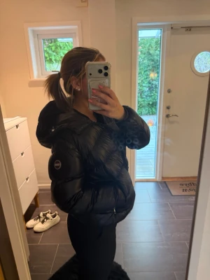 Svart colmar jacka - Svart colmar jacka passar storlek Xs/S. Inga skador eller liknande.