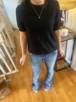 Svart basic t-shirt  - Svart kortärmad ifrån Lindex, pris går att diskuteras 
