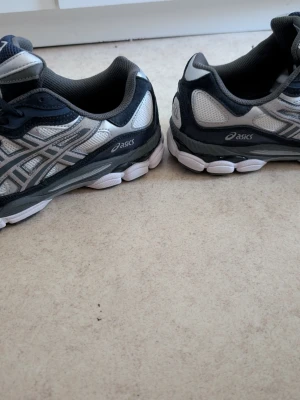 2 x asics - Använda ett fåtal gånger 
