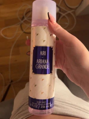 Ari by Ariana Grande Body Mist - Ari by Ariana grande body mist 236 ml 90kr