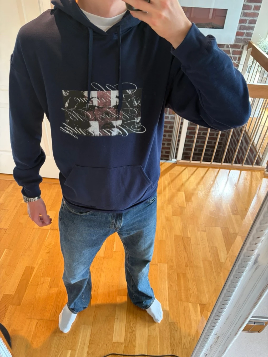 Mörkblå hoodie 