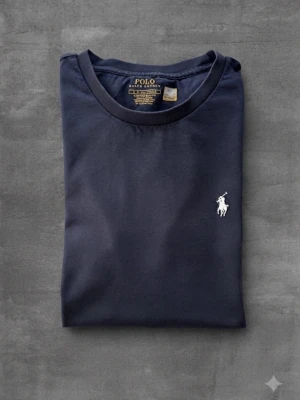 Mörkblå Polo Ralph Lauren t-shirt - Tja! Säljer denna schysta Ralph Lauren tshirten. Skicket är 9/10, Inga fläckar osv. Vid frågor kontakta gärna! Mvh Adam 