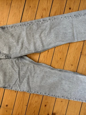 Hope rush jeans - Säljer mina gråa hope rush jeans, storlek 30. Inga defekter. Nypris ligger runt 2tkr.