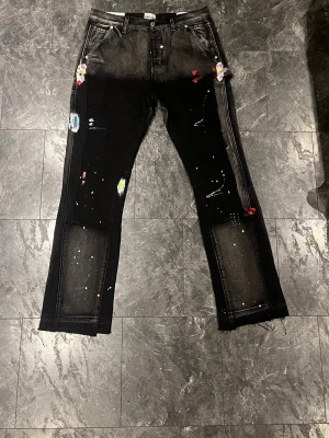 Gallery Dept. Black paint splatter Flared Jeans - GALLERY DEPT.® 🖤  Item: Gallery Dept. paint-splatter denim jeans Colour: Black / charcoal Style: Straight/relaxed fit with carpenter-style pocket detailing Details: Multicolour paint-splatter detailing throughout, branded Gallery Dept. labels and hardware.  🏷️ Includes original Gallery Dept. packaging/tags shown in photos.  📸 Please see all photos for the exact condition and detailing. 📏 Measurements available on request. 🚚 Fast dispatch & carefully packaged 📦 Ships securely 💬 Message me with any