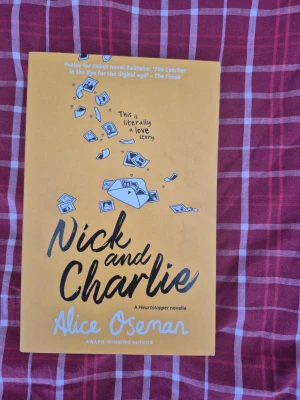 Nick and Charlie - Säljer novellen "Nick and Charlie" som är skriven av Alice Oseman, och tillhör Heartstopper. Säljer också Heartstopper bokserien, den andra novellen "This winter", och Solitaire på min sida.