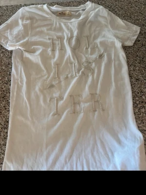 Hollister tröja strl S - Super snygg oanvänd Hollister t-shirt!!