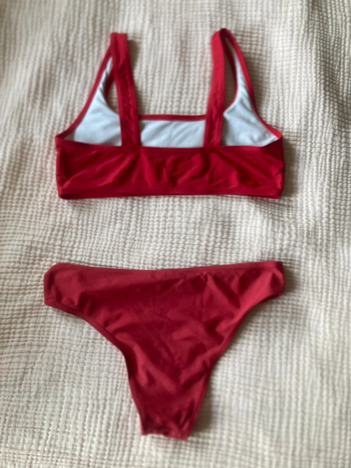 Röd bikini med sportig topp - 3