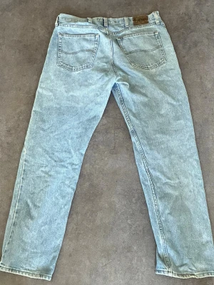 Lee regular fit - Lee straight fit Jeans | Storlek 34/32 | Mått: midja 45 cm, längd 99 cm | Skick: Mycket bra | Skickas snabbt, kan gå ner i pris vid snabb affär  Mvh ActiveResell 