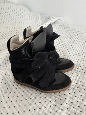 Isabel Marant Sneakers - There is no certainty regarding authenticity, and this has been reflected in the price. Unused.
