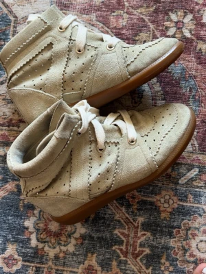 Isabel marant Bobby sneakers - Sneakers från isabel marant i modellen Bobby. Storlek 37