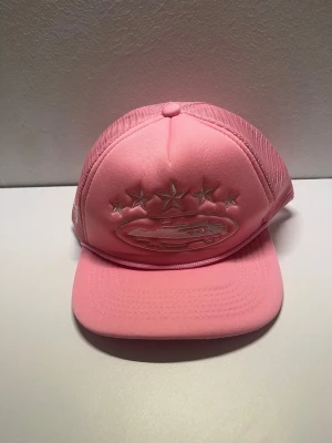 Rosa färgad Corteiz keps - Finns i flera färger