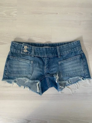 Nya jeans shorts - Helt nya aldoeg använda endast testade 