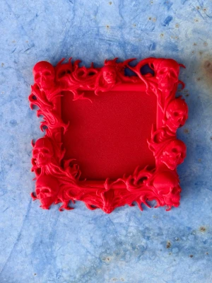 Gothic Photo Frame with Skullheads, 3D Printed - ▫ Size: 14x14 cm / 5.5x5.5 inches ▫ The frame is suitable for a photo of: 9x9 cm / 3.5x3.5 inches ▫ Material: 3D-printed PLA plastic ▫ Lightweight ▫ Shipped with double-sided tape