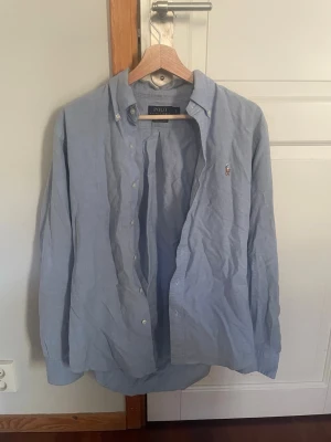 Ralph Lauren skjorta gott skick strl S - Säljer nu denna ralph Lauren skjorta. Lätt använd och riktigt bra passform. Storlek S