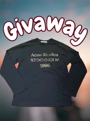 ⚜️Ny givaway ⚜️ välj valfri tröja i min profil - Jag kör en fet  giveaway där EN vinnare får välja 1 plagg helt fritt från min profil 👀🧥 Så här deltar du: ✅ Följ mig här ✅ gilla denna annons ✅ Dela detta till 3 vänner (för extra chans att vinna) vinnaren dras sista augusti 🤝😊