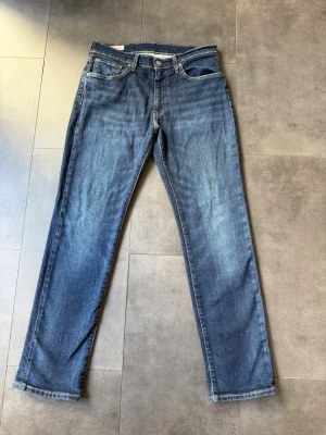 Levis 511 jeans - Säljer dessa Levis jeans då jag inte tycker att dom sitter bra på mig. Storleken är W31, L30. Byxorna är i mycket bra skick, nästan oanvända. Hör av er vid frågor!
