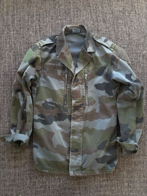 H.winnen jacka ~ vintage  - Sjukt eftertraktad jacka ~ 2000’s modell som inte längre produceras | st M/true size | Rekomenderad längd mellan 174–184cm | färg camo | OBS kan gå ner lite i pris vid snabb affär! 🏄