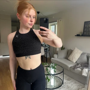 Sport-bh Gymshark - Oanvänd sport-bh från Gymshark i strl M (passar även S) 