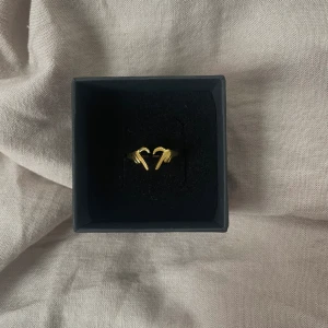 Nikita ring rostfri  - Ring i Ion plated 304 Stainless steel💞 45kr/st, finns flera i lager ☺️ kolla gärna in mina andra annonser för fler liknande smycken och min instagram (ebnorth) där jag främst sköter försäljningen 💕💕mer info om ringarna hittar ni på hemsidan ☺️