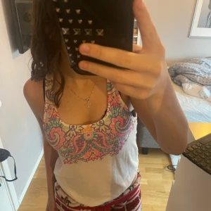 Mönstad linne - Cool mönster linne som är köpt från gina!! Använd fåtal ggr men inget tecken på användning!!❣️ 