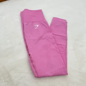 Träningstights  - Snygga ”vital seamless” Träningstights från gymshark, knappt använda🤍✨