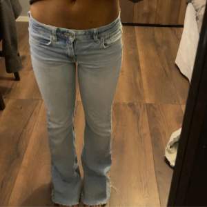 (Lånad bild) säljer ett par exakt lika dana jeans i stl 34 men passar 36 också! Skriv om ni har frågor! 💗