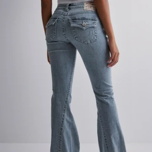 Snygga true religion jeans  - Jag gör en intressekoll på mina helt nya true religion jeans som tyvärr va lite stora på mig. Nyskick och supersnygga. Modellen joey. Bootcut. Fråga om ni undrar något mer. 