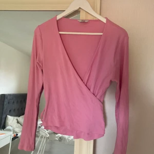 Omlott tröja - Super söt omlott tröja från envii 