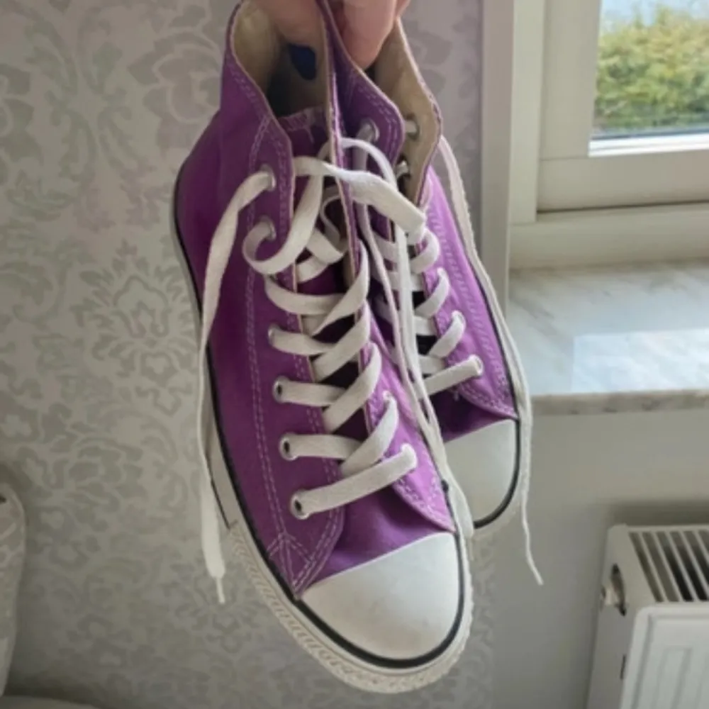 Lila Converse storlek 38 (5 1/2) Nya!🤩🥳. Skor.