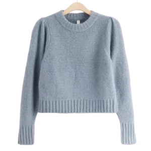 Stickad tröja 🩵 - En jättefin stickad tröja med puffärmar ifrån Lindex i storlek M! 💘 Den är endast använd en gång, säljer då den inte passar mig. Slutsåld online! Nypris är 400 kr.