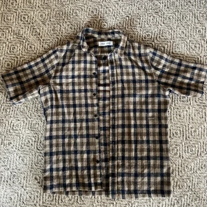 Samsøe Skjorta - Kortärmad skjorta från Samsøe. Oversized boxig fit. Nyskick. 