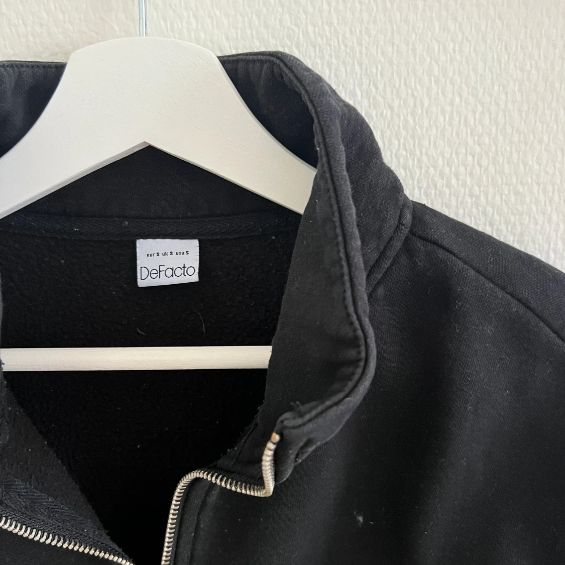 Svart zip tröja  - 90