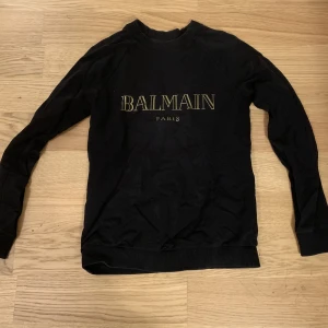 ÄKTA BALMAIN SWEATER XS - Äkta balmain sweater, säljes för 1500kr, nypris 4500kr