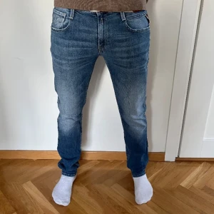 Replay jeans  - Säljer dessa snygga Replay jeansen i nyskick som bara används ett fåtal gånger. 