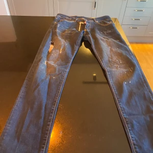 dsquared2 jeans - Säljer min dsquared2 jeans då dom inte kommer till användning osäker på äkthet därför så lågt pris kom dm om frågor 