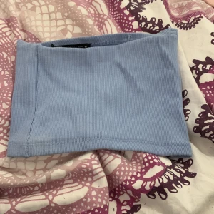 Ljusblå kort tubtopp - Kort blå