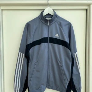 Adidas Retro Tröja - | Adidas | Retro Tröja | Small/Medium | 