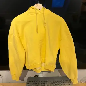 Säljer denna hoodie då den inte kommer till användning. 