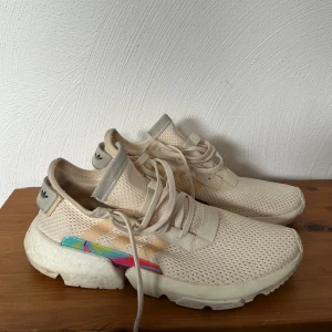 Adidas POD - Bra skick (använda 10 gånger) 