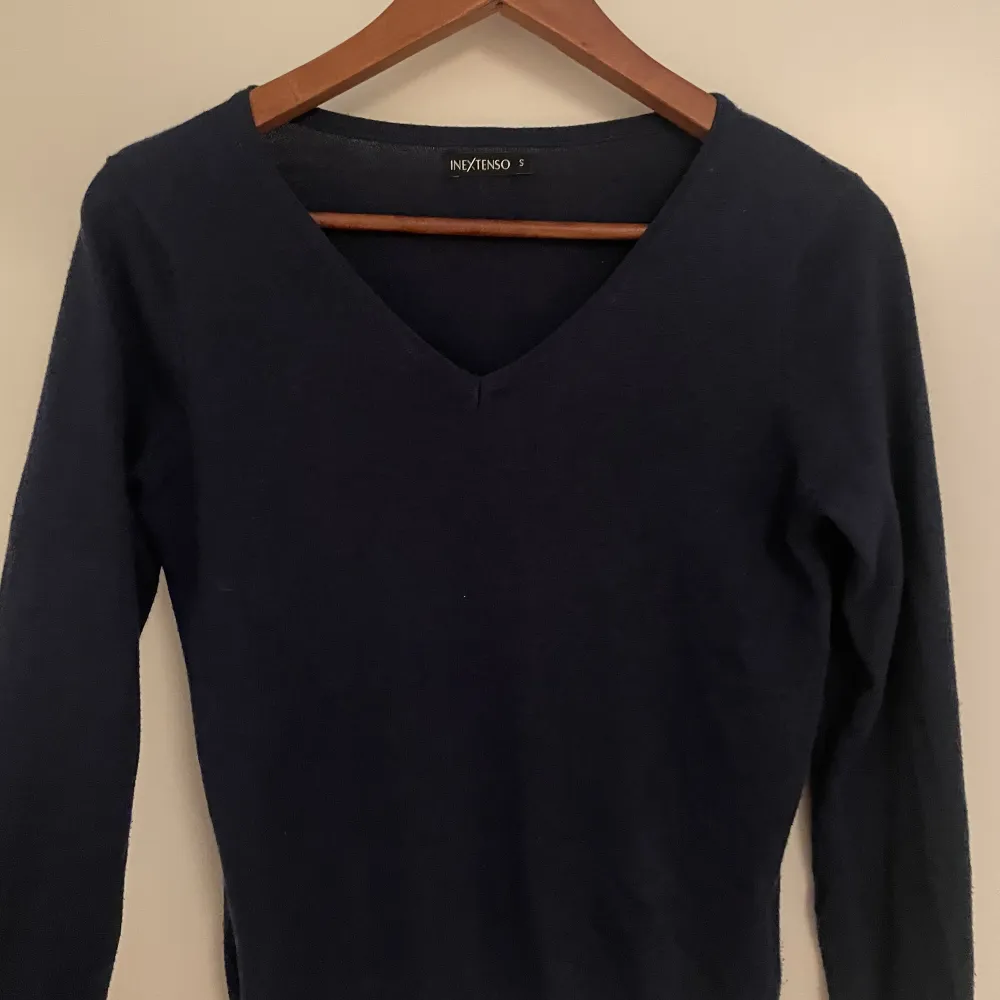 En marinblå tröja i storlek S⭐️. Tröjor & Koftor.
