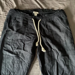 Roxy linnebyxor - Ett par knappt använda roxy linnebyxor, då dem var för korta på mig (168 cm).  Köpte dem förra året för 600kr!
