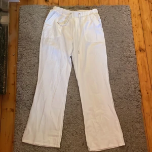 Jättefina linnebyxor  - Vita linnebyxor. Aldrig använda, som nya. 